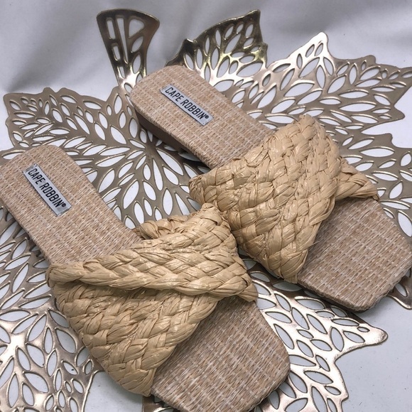 Cape Robbin Wheat Color Crisscrossed Weaved Slides YOLA Sandals Size 7 - Picture 1 of 7